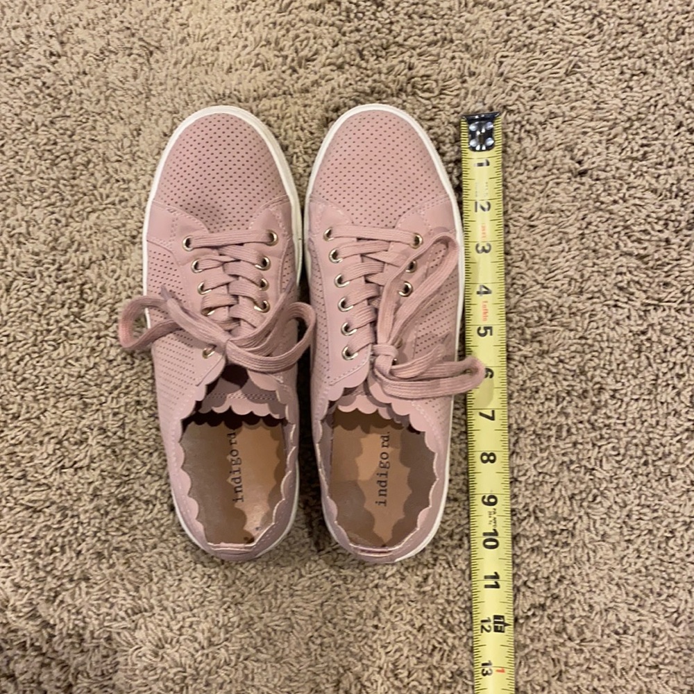 Indigo Rd Kyrie  Sneakers w Scalloped Edge Size 8 - Picture 11 of 11